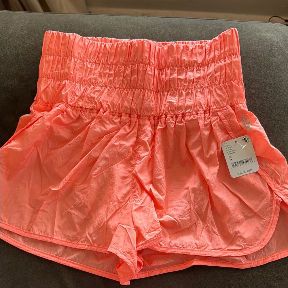 NWT Free People WAY HOME short
Vibrant color
New with tags
Built in underwear